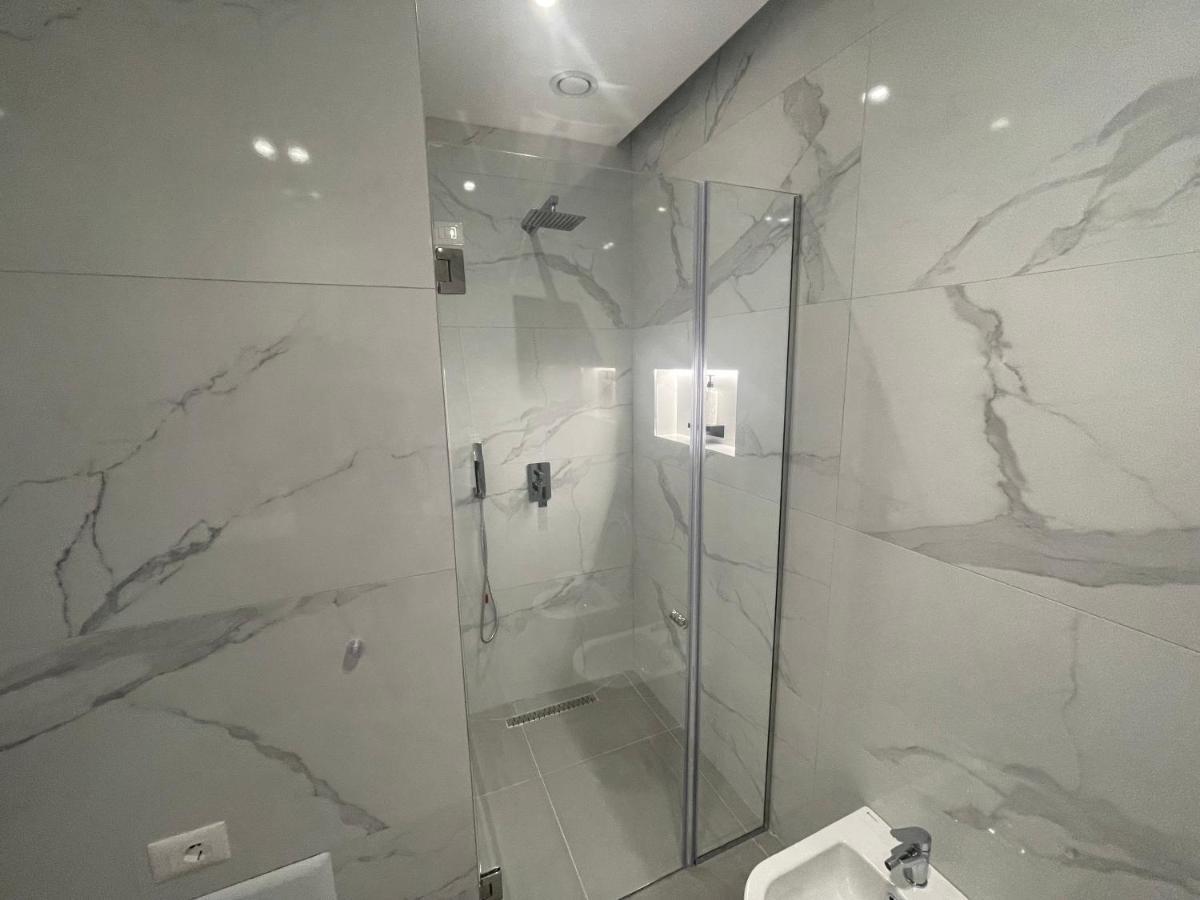 Vlorë Seaside Hotel מראה חיצוני תמונה