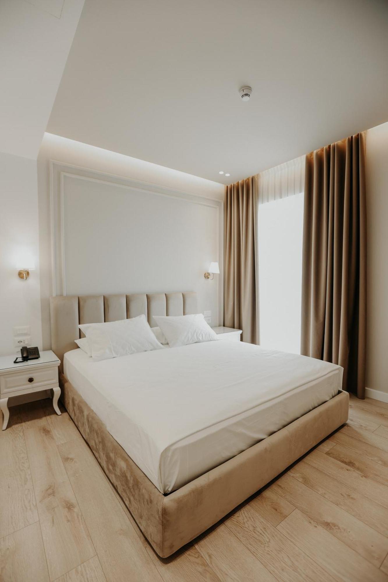 Vlorë Seaside Hotel מראה חיצוני תמונה