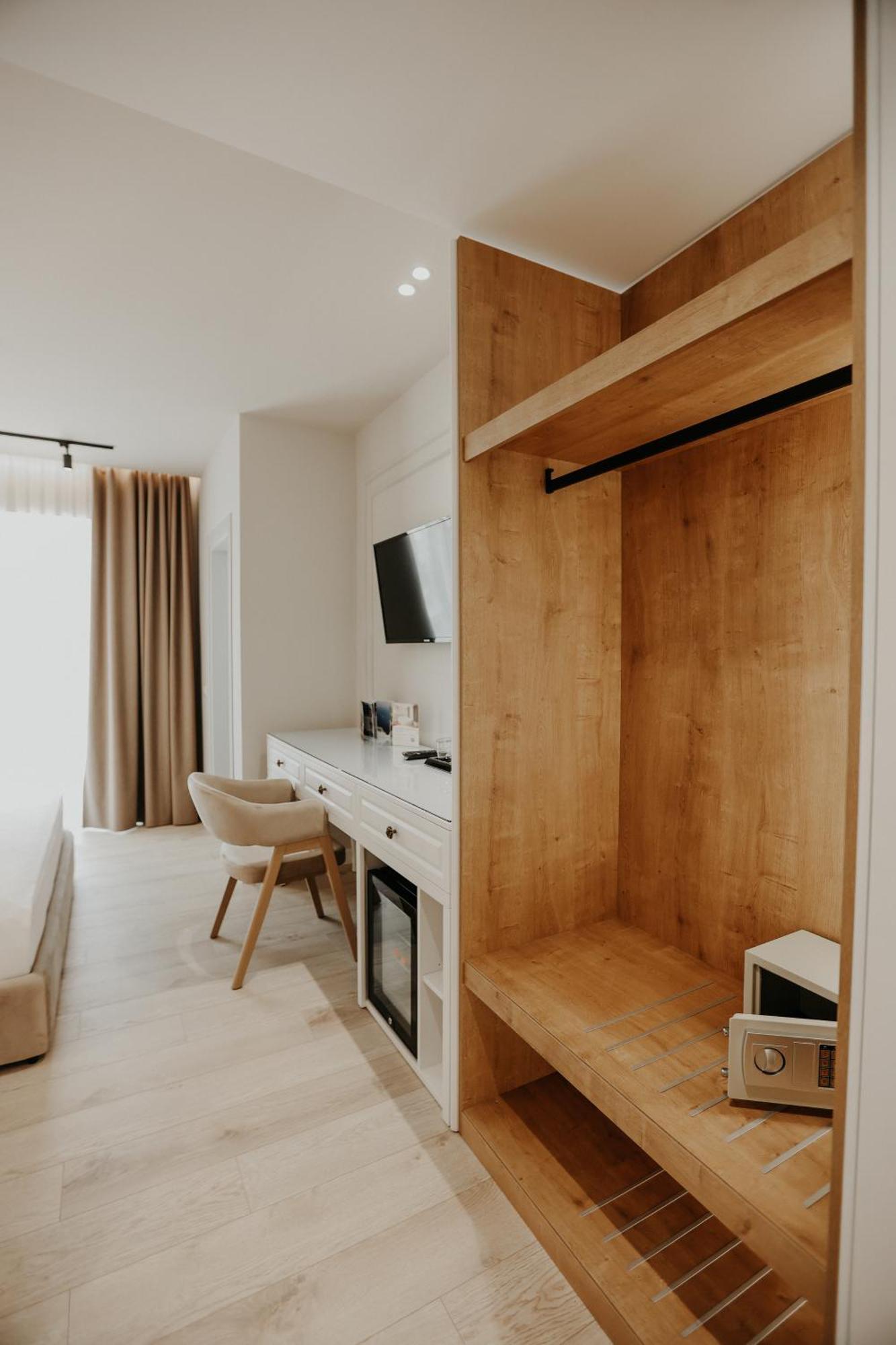 Vlorë Seaside Hotel מראה חיצוני תמונה