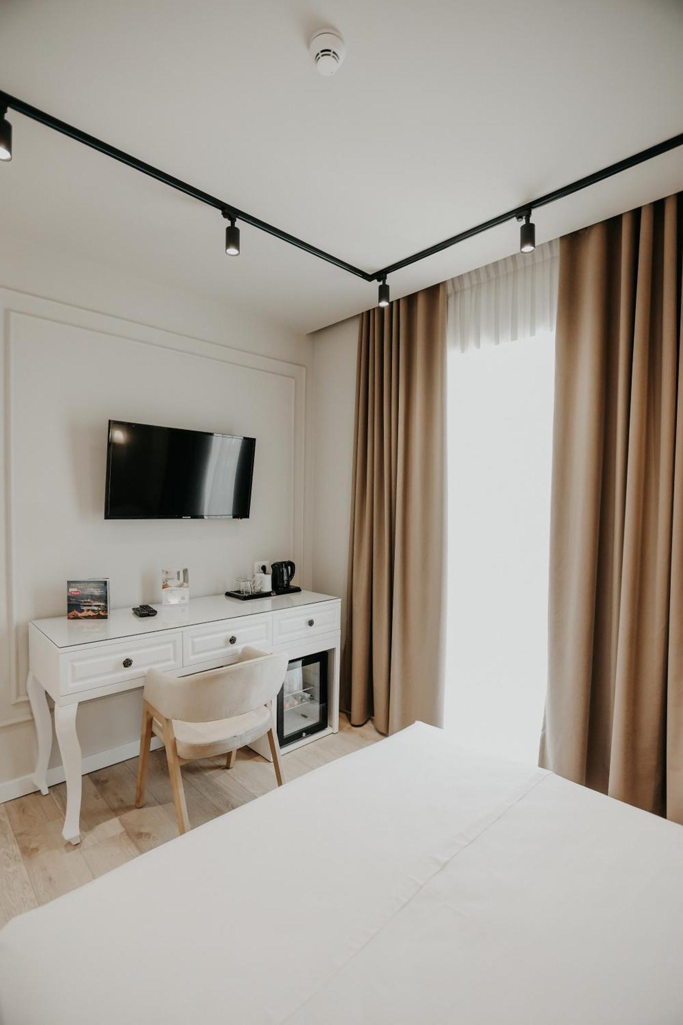 Vlorë Seaside Hotel מראה חיצוני תמונה