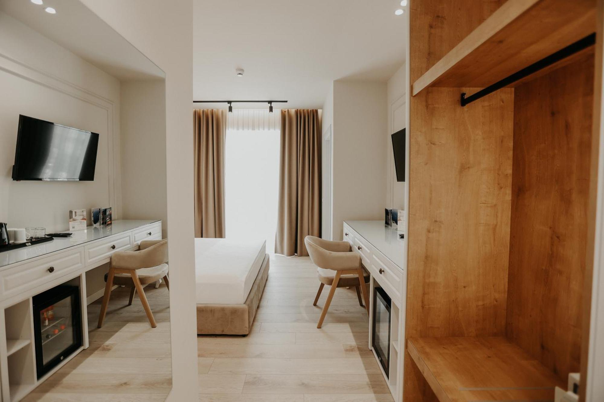Vlorë Seaside Hotel מראה חיצוני תמונה