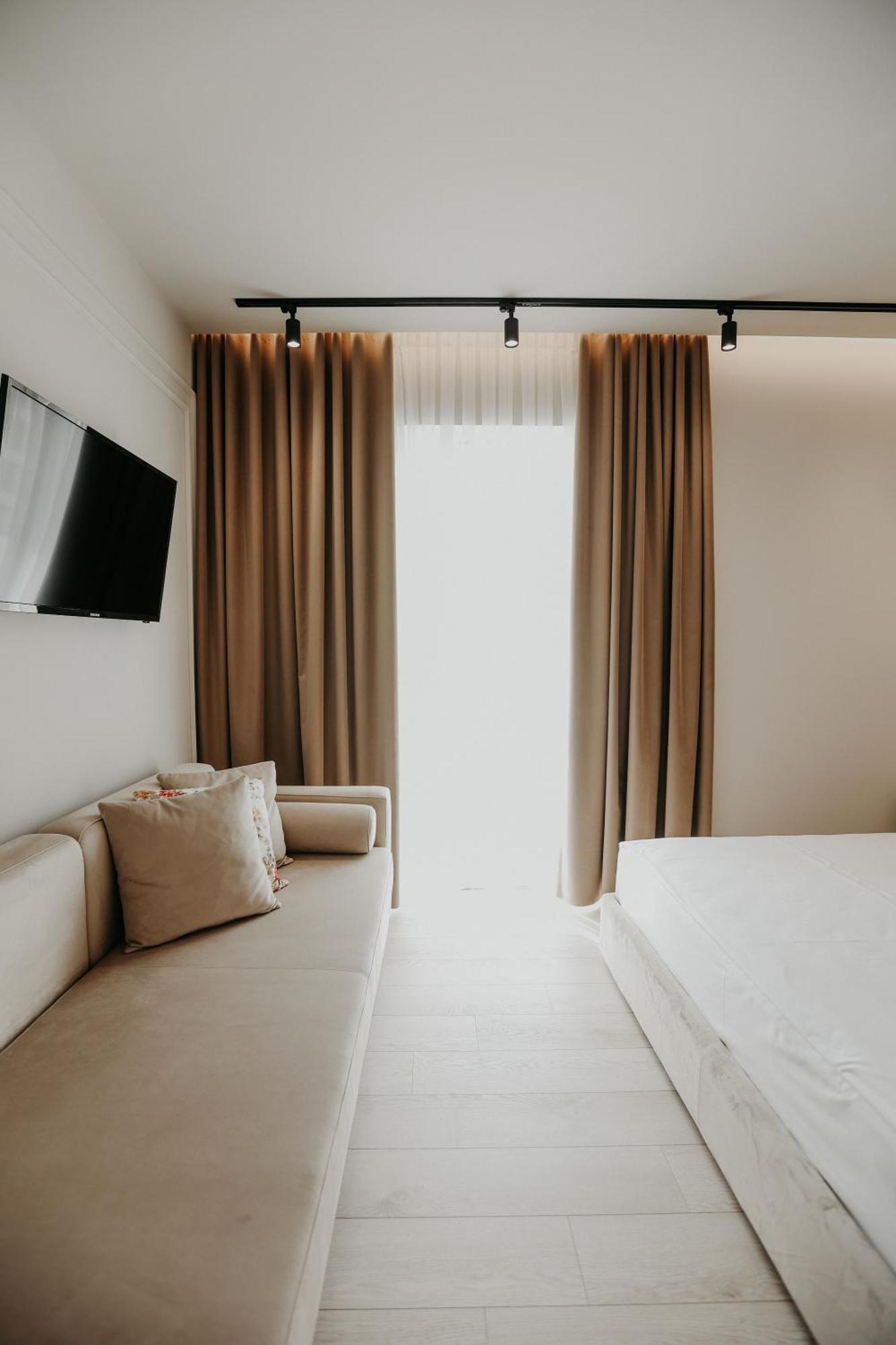 Vlorë Seaside Hotel מראה חיצוני תמונה